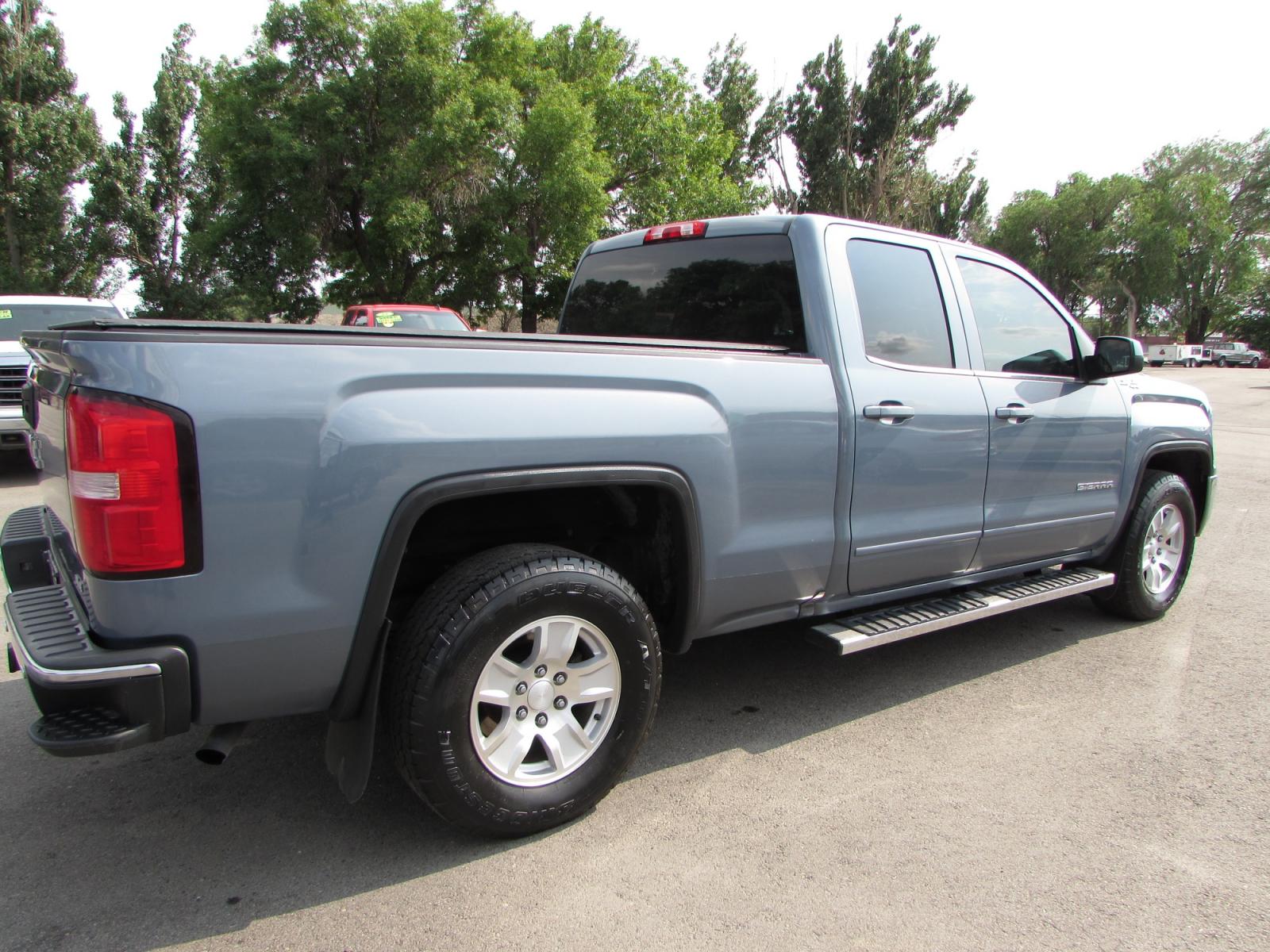 2016 Gray /Gray Cloth GMC Sierra 1500 SLE Double Cab 4WD (1GTV2MEC1GZ) with an 5.3L V8 OHV 16V engine, 6A transmission, located at 4562 State Avenue, Billings, MT, 59101, (406) 896-9833, 45.769516, -108.526772 - 2016 GMC Sierra 1500 SLE Double Cab Z71 4WD - Montana unit! 5.3L V8 OHV 16V engine - 6 speed automatic transmission - 4WD - 97,921 miles - 94 point inspection! SLE package - air conditioning - tilt steering wheel - cruise control - touchscreen bluetooth audio with Mylink to pair your devices a - Photo #3