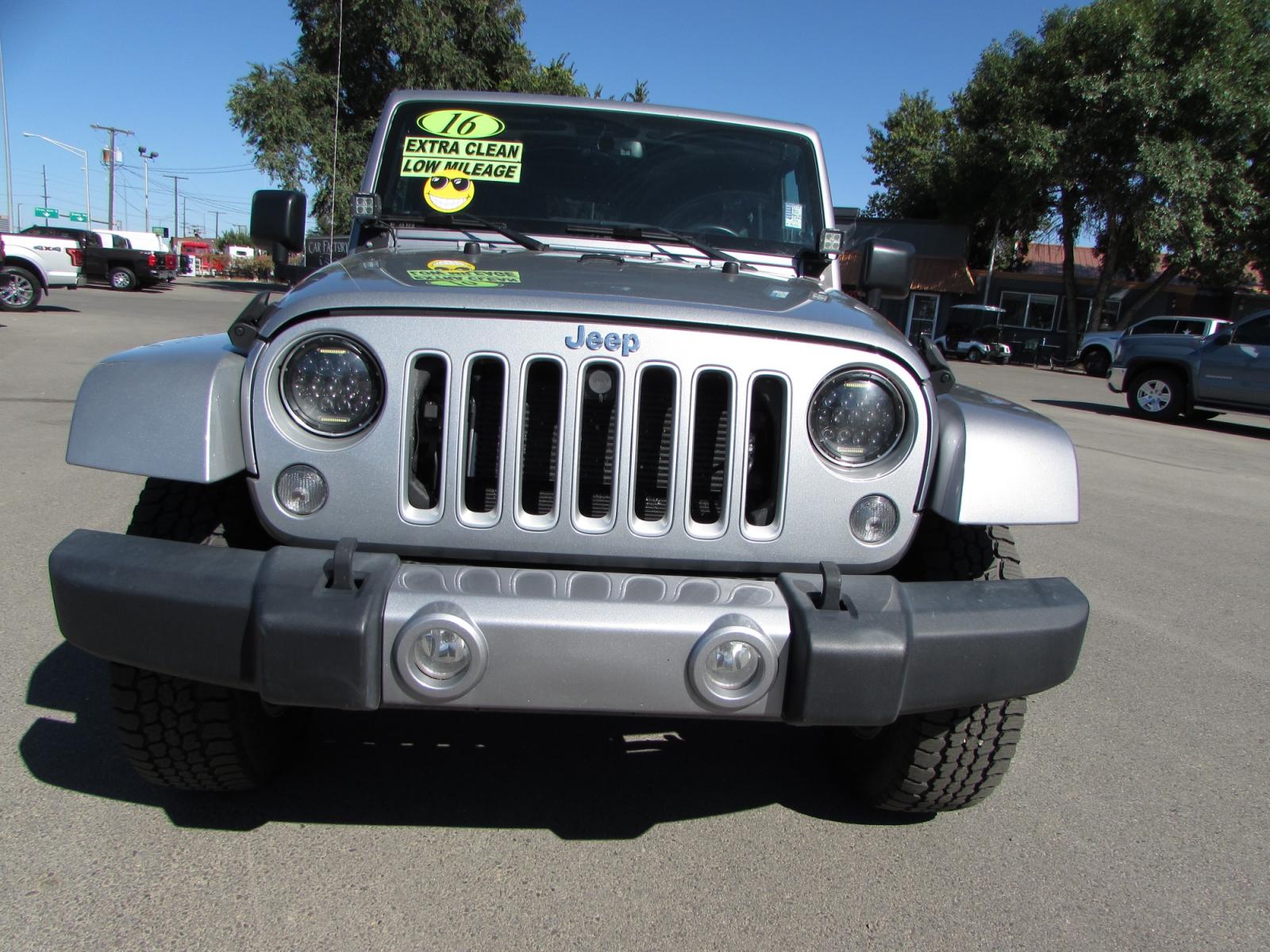 2016 /Gray Leather Jeep Wrangler Unlimited Sahara 4WD (1C4BJWEGXGL) with an 3.6L V6 DOHC 24V FFV engine, Automatic transmission, located at 4562 State Avenue, Billings, MT, 59101, (406) 896-9833, 45.769516, -108.526772 - 2016 Jeep Wrangler Unlimited Sahara 4WD - One owner - Low miles! 3.6L V6 DOHC 24V FFV Engine - automatic transmission - 4WD - 84,933 miles Sahara Package - Hardtop and Sunrider soft top - automatic climate control - tilt steering wheel - cruise control - Alpine premium audio with 9 speakers a - Photo #5