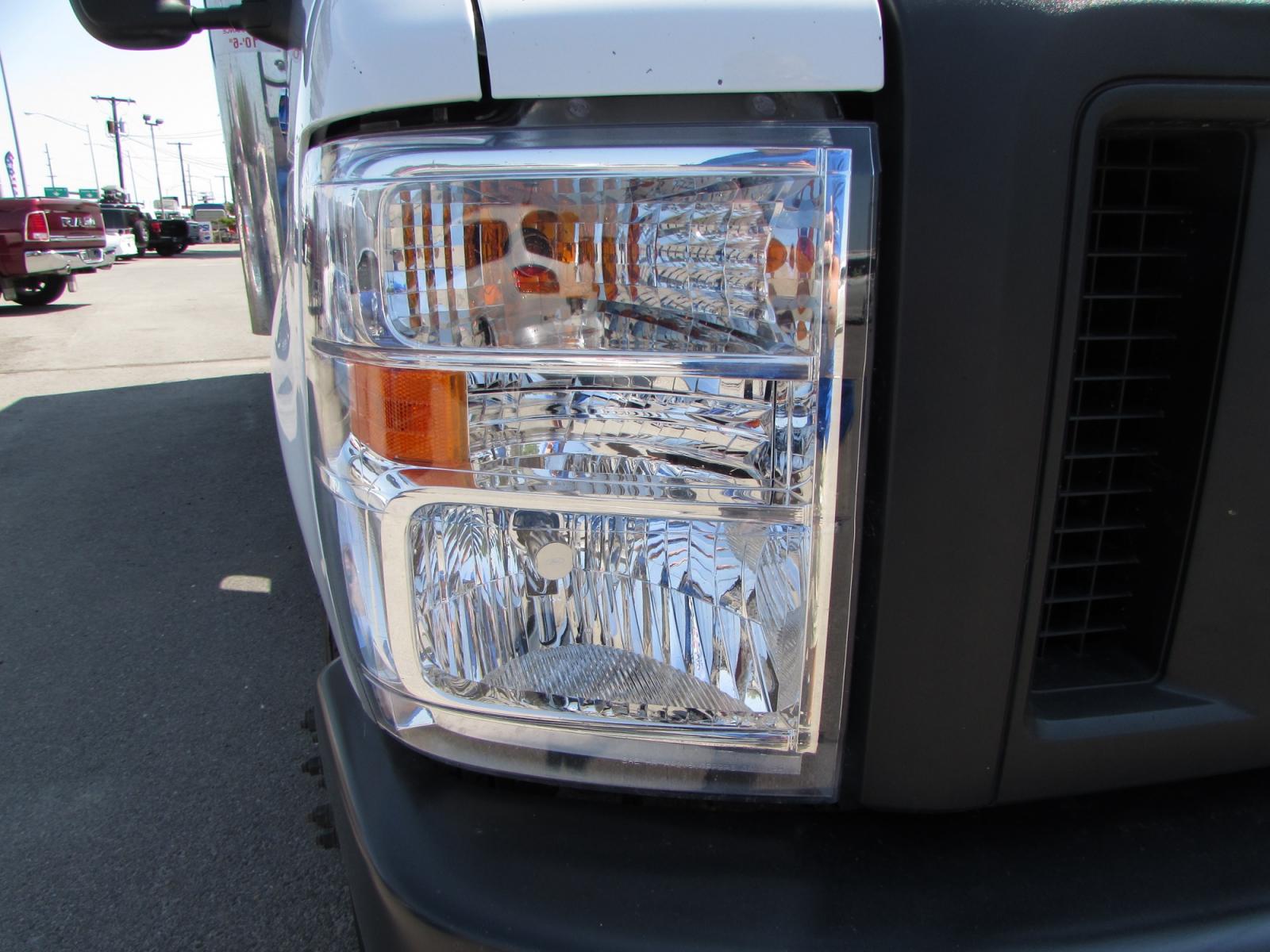 2022 White /Gray Ford Econoline E-350 Super Duty (1FDWE3FN0ND) with an 7.3LV8 OHV 16V engine, 6 speed automatic transmission, located at 4562 State Avenue, Billings, MT, 59101, (406) 896-9833, 45.769516, -108.526772 - 2022 Ford Econoline E-350 Super Duty - Box Van! 7.3LV8 OHV 16V Engine - 6 speed automatic transmission - Dual rear wheels - 14 ft Box - One owner - 62,261 miles Air conditioning - tilt wheel - cruise control - bluetooth audio - hands free phone operation - steering wheel mounted controls - pow - Photo #9