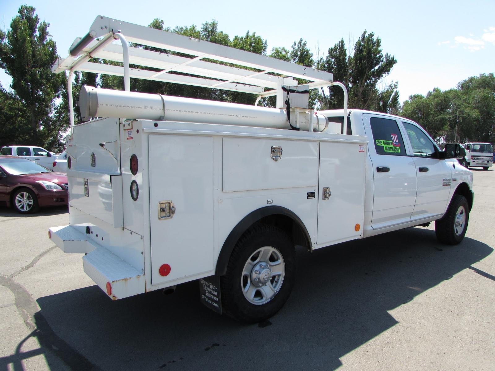 2017 White /Gray RAM 3500 Tradesman Crew Cab LWB 4WD (3C7WR3GT1HG) with an 5.7L V8 OHV 16V engine, 6A transmission, located at 4562 State Avenue, Billings, MT, 59101, (406) 896-9833, 45.769516, -108.526772 - 2017 RAM 3500 ST Crew Cab 4WD Service Truck - One owner - 35,430 miles! 5.7L V8 OHV 16V Hemi Engine - Automatic Transmission - 4WD - Service Body - One owner - 35,430 miles Tradesman package - air conditioning - tilt wheel - cruise control - am/fm/xm audio - power windows and door locks - keyl - Photo #5