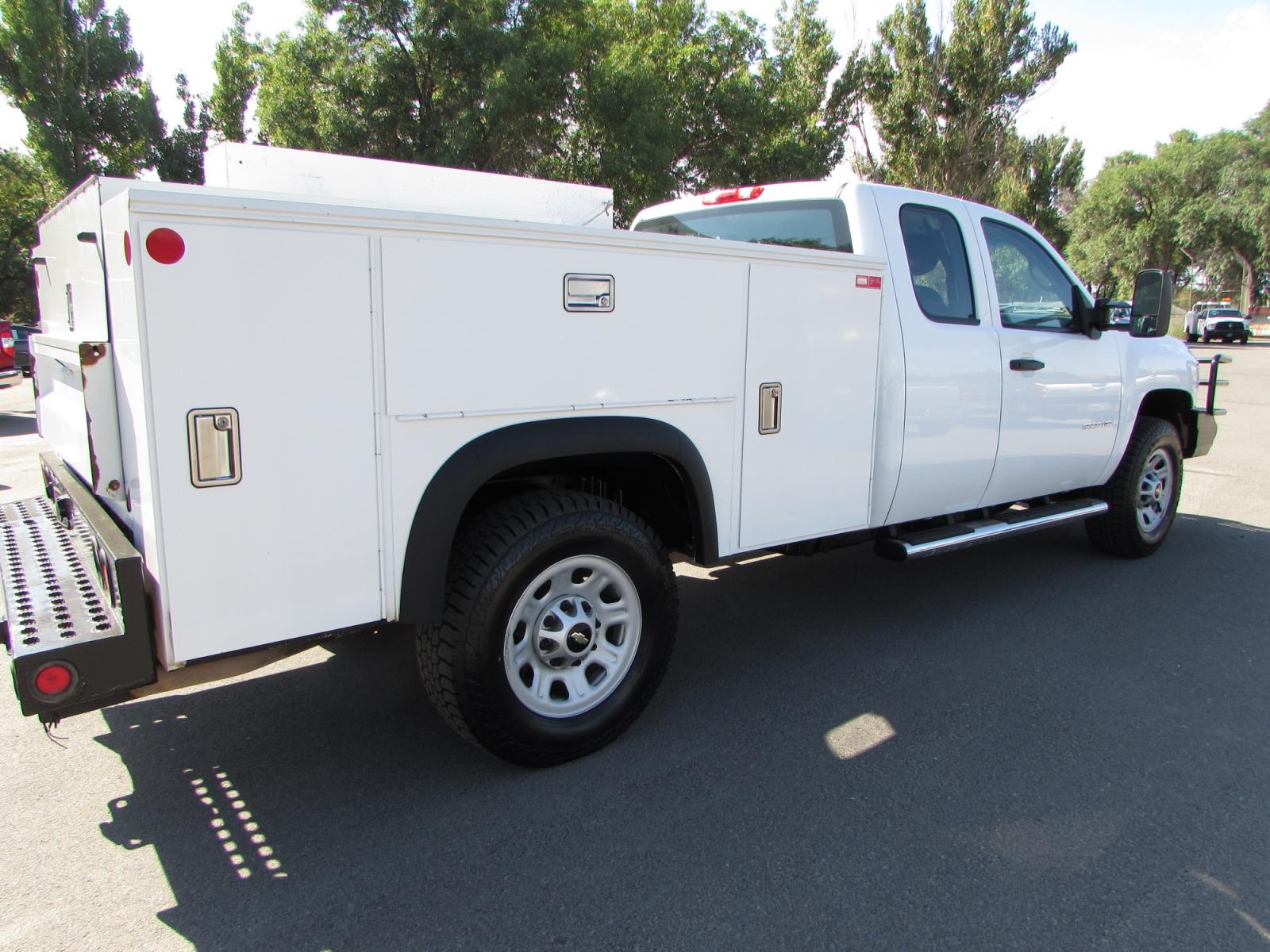 2013 White /Gray Chevrolet Silverado 3500HD Work Truck Ext. Cab Long Box 4WD (1GB5KZCG9DZ) with an 6.0L V8 OHV 16V FFV engine, 6-Speed Automatic transmission, located at 4562 State Avenue, Billings, MT, 59101, (406) 896-9833, 45.769516, -108.526772 - 2013 Chevrolet Silverado 3500HD Ext. Cab 4WD Service Truck - Very clean - Low miles! 6.0L V8 OHV 16V FFV Gasoline Engine - 6-Speed Automatic Transmission - 4WD - 103,694 miles - Inspected and serviced Copy of inspection and work performed as well as full history report provided Book value - - Photo #4